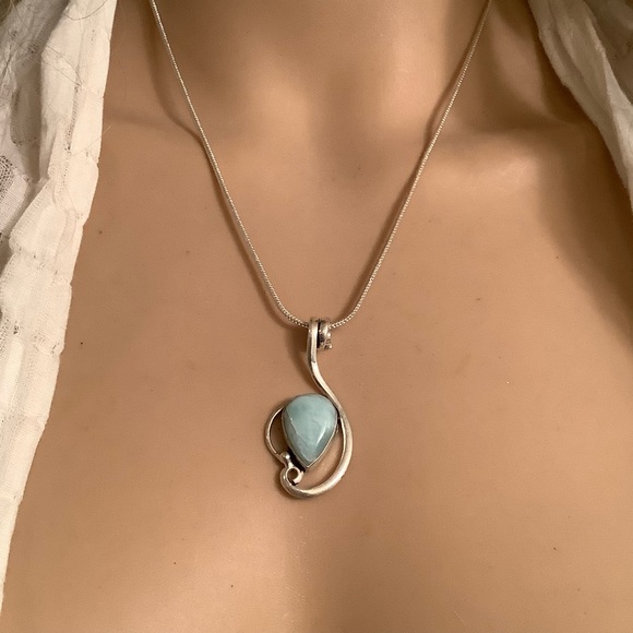 🌸 LARIMAR NECKLACE PENDANT OPAL DESIGN CRESCENT BOHO CHIC BOHEMIAN SILVER BLUE - Picture 7 of 8